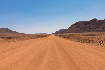 Fototapeta na wymiar Fahrt durch die Namib Wüste, Tirasberge