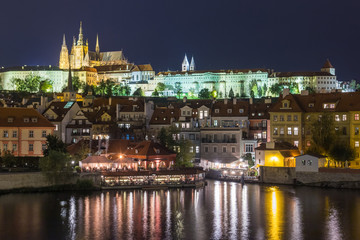 Naklejka na ściany i meble Prague Castle at night, Czech Republic.