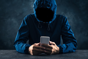 暗い雰囲気の男性