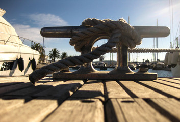 Mooring cleat on the dock