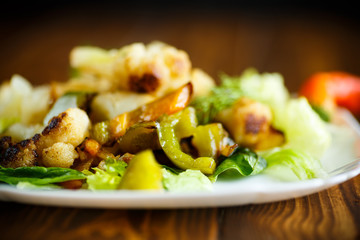 warm salad with cauliflower and sweet pepper