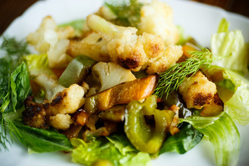 warm salad with cauliflower and sweet pepper