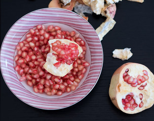 Fototapeta na wymiar Ripe pomegranate seeds in bowl top view