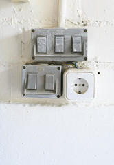 old and dirty plugs