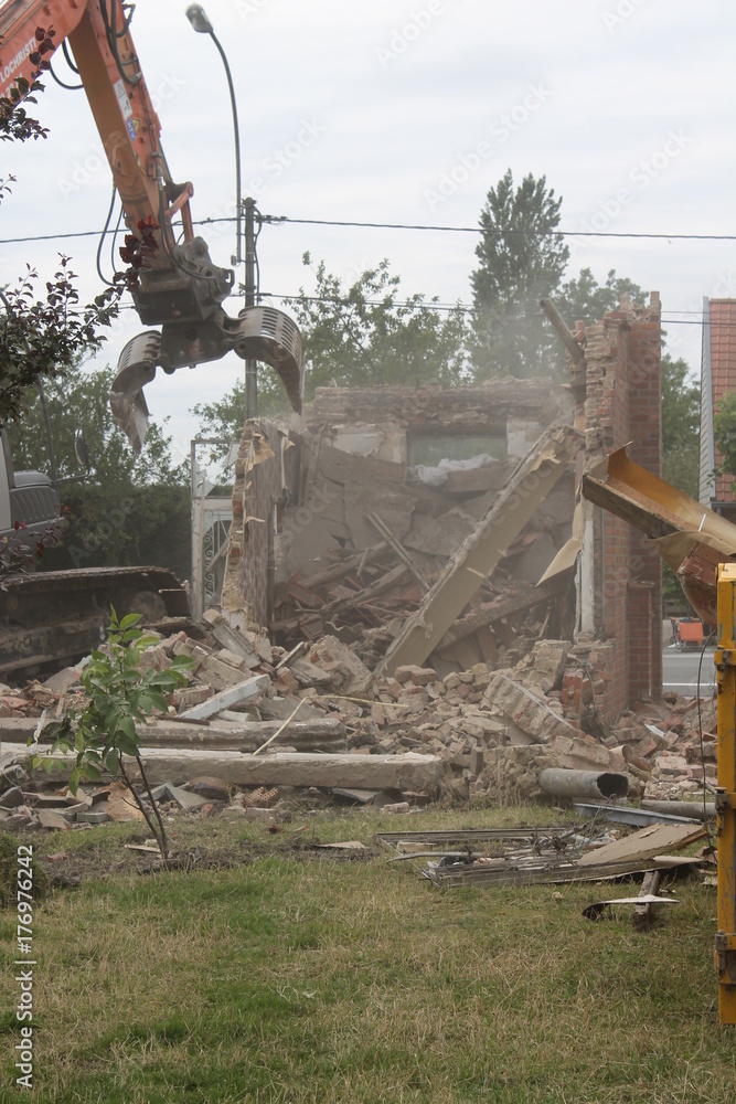 Wall mural house demolition