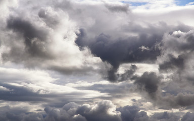 Obraz premium Dark clouds before a thunderstorm in Scotland.