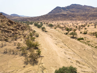 Gebirge und ausgetrocknet Fluß, Namibia