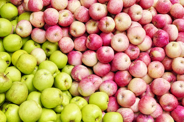 Red and green apples, fruit background.