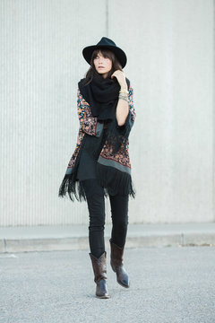 Outfit inspiration - western styling with pancho and cowboy hat