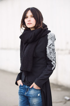 Outfit inspiration - style blogger in black fall sweater