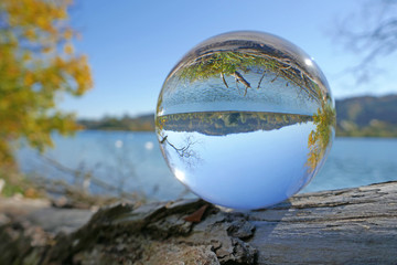 wohlensee in kristallkugel, schweiz 