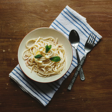 Linguine with lemon and mint