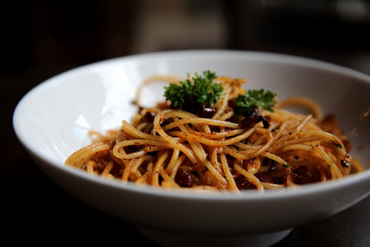 Spaghetti with chilli and garlic , spaghetti peperoncino , Italian food