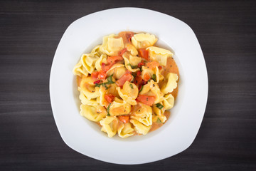 tortellinis pasta in tomato sauce