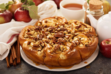 Cinnamon rolls with apples, caramel and pecan