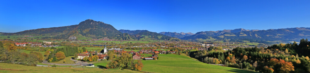 Fototapeta na wymiar Grünten - Oberallgäu - Sonthofen - Blaichach - Panorama - Herbst - Burgberg