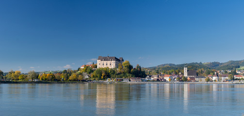 Fototapeta na wymiar Grein Donau Panorama