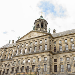 Fototapeta na wymiar Altes Gebäude in Amsterdam