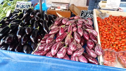 Basar Obst Aubergine eggplant Griechenland Greece Athen - 177047097