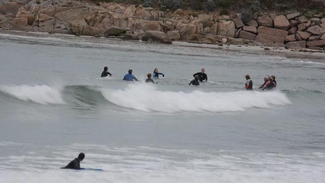 Un club de longe c&ocirc;te s'entra&icirc;ne sur une plage de Bretagne