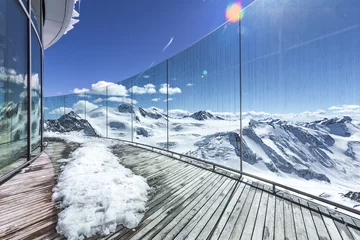 Fotobehang Aussichtsterasse in den Bergen im Winter © mmphoto