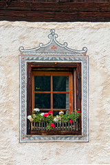 antica finestra dipinta; Sarentino (Bolzano)