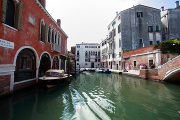 Obraz na płótnie Canvas venice, canal with various boats n