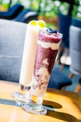 Blueberry smoothies with yogurt
