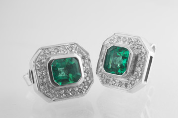 earrings with emeralds and diamond , jewelry with gesmtone