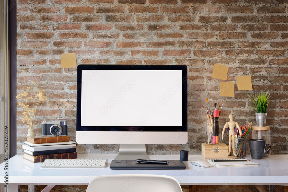 Aufkleber mock up of blank screen desktop computer on the desk. work space mock up white tabletop vintage came