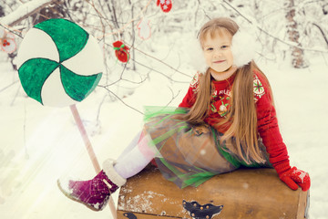  эльфы семьей в новогоднем снежной лесу © irinashamanaeva