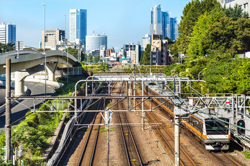 Fototapeta na wymiar 都会の鉄道