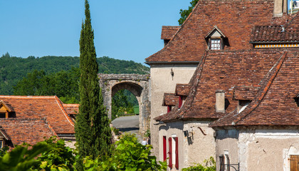 Fototapeta na wymiar Saint Cirq Lapopie. Les toitures du village. Lot. Occitanie