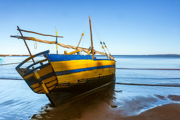 Obraz premium Malagasy schooner beached