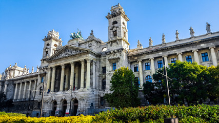 Obraz premium Hungarian Museum of Ethnography at Kossuth Lajos square in Budapest.