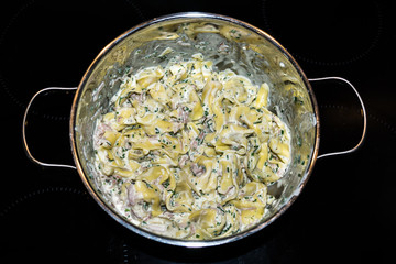 Tortellini in Topf