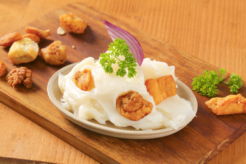 Pork fat spread with greaves