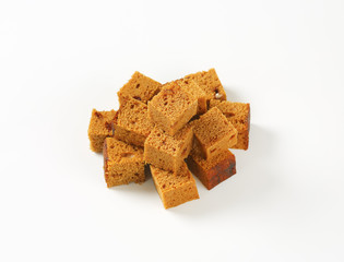 Diced gingerbread cake