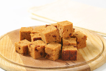Diced gingerbread cake