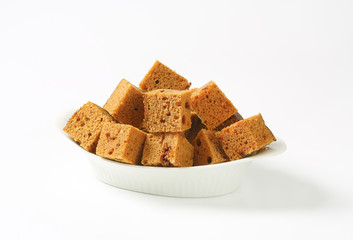 Diced gingerbread cake