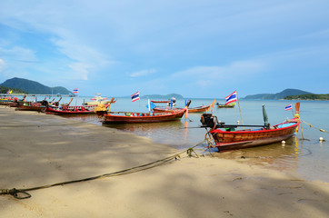 Longtail Boat an thailändischer Insel - 177109866