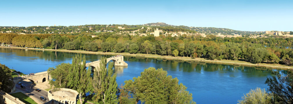 Le Rhône devant Avignon
