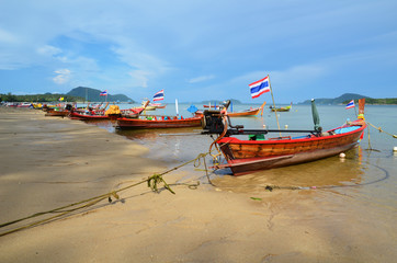 Longtail Boat an thailändischer Insel - 177111837