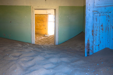 Einsam, verlassen, geheiminsvoll - Kolmanskop
