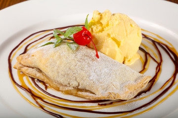 Apple strudel