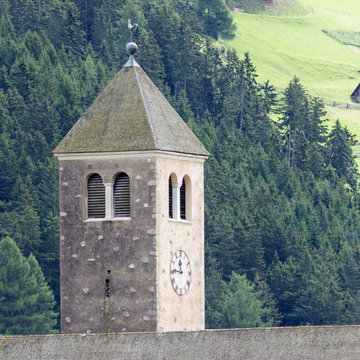 Beautiful view on the village of Reshen, the Alps