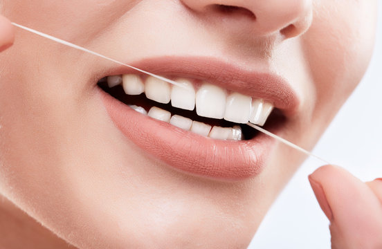 Teeth cleaning with tooth thread