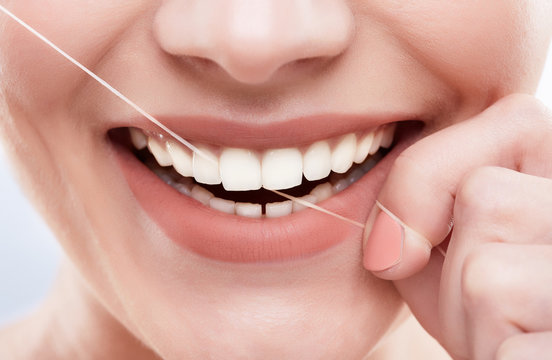 White teeth cleaning with tooth thread