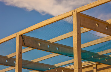 Baustelle mit Verwendung verschiedener Betonfertigteilelemente