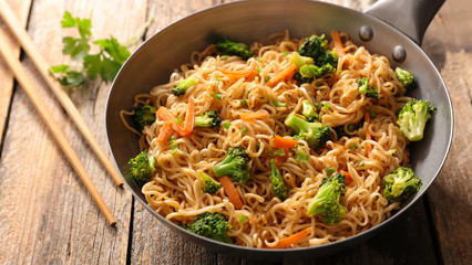 fried noodles with broccoli and carrot